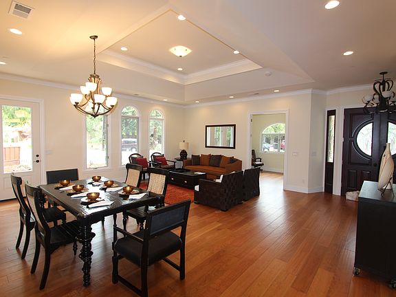 3rd image of 861 Chimalus Dr