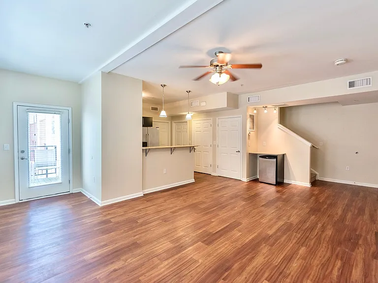 Tenth & College Village Apartments — Photo 7