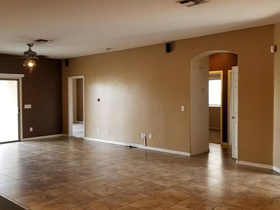 4th image of 450 E Derringer Way