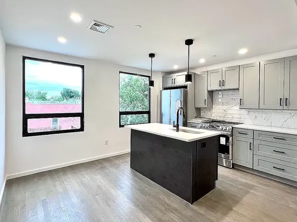 20-01 Steinway Street image 1 of 18