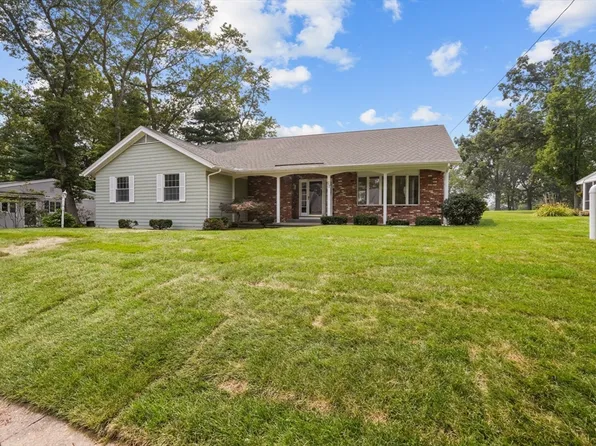 27 Marlaine Dr, Seekonk, MA 02771