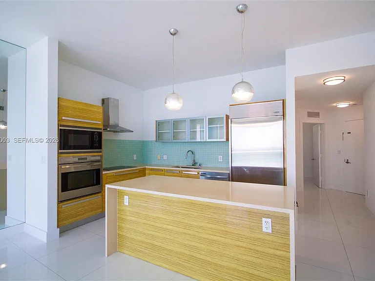2020 N Bayshore Dr #2204 — Photo 6