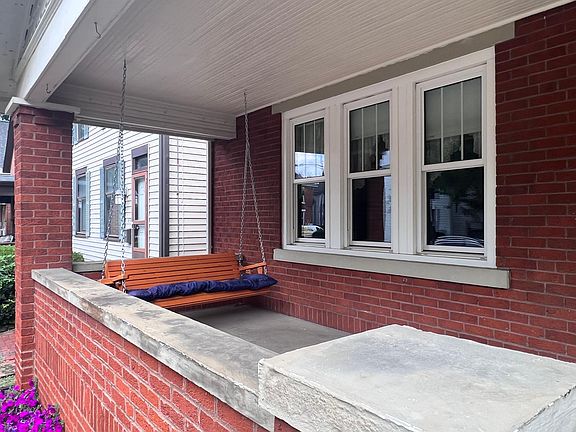 2nd image of 462 E Sycamore St