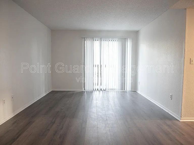 107 W Gold Coast Rd — Photo 25