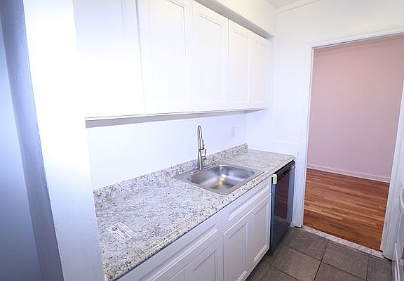 5th image of 3415 Parsons Blvd APT 7P