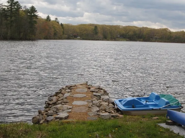 4 Pumpkin Ln, Charlton, MA 01507