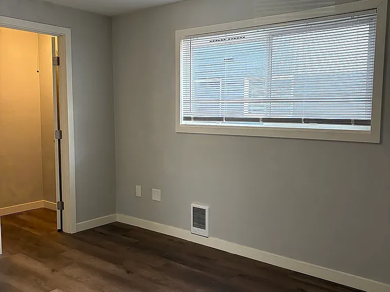925 SW Holden St #3 — Photo 8