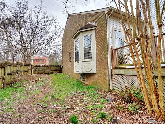 3rd image of 573 Castlegate Dr
