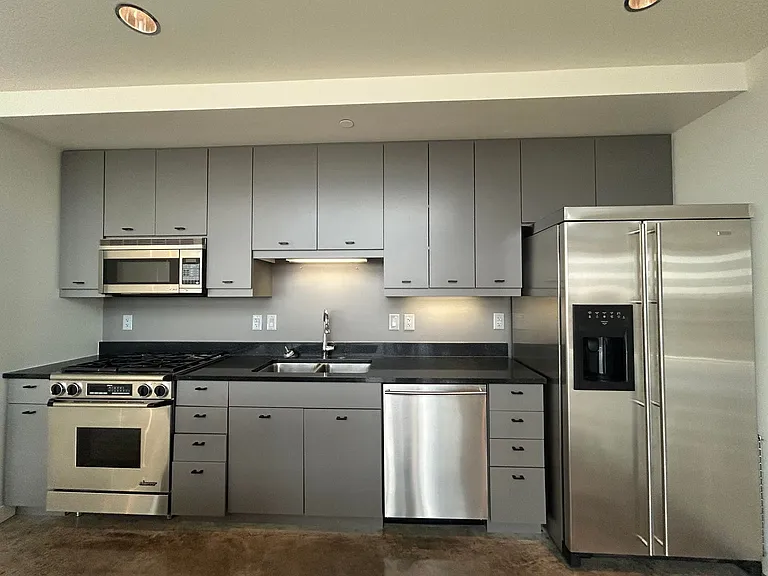 221 E College St #1207 — Photo 12