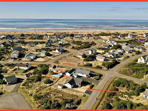 Located 2 blocks from a public path to the ocean. 