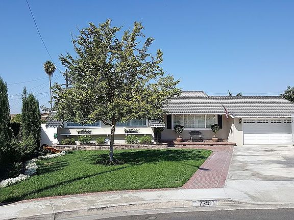 2nd image of 725 S Oakwilde Dr