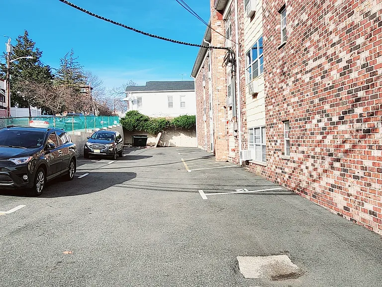 256 Belleville Ave #B3 — Photo 4