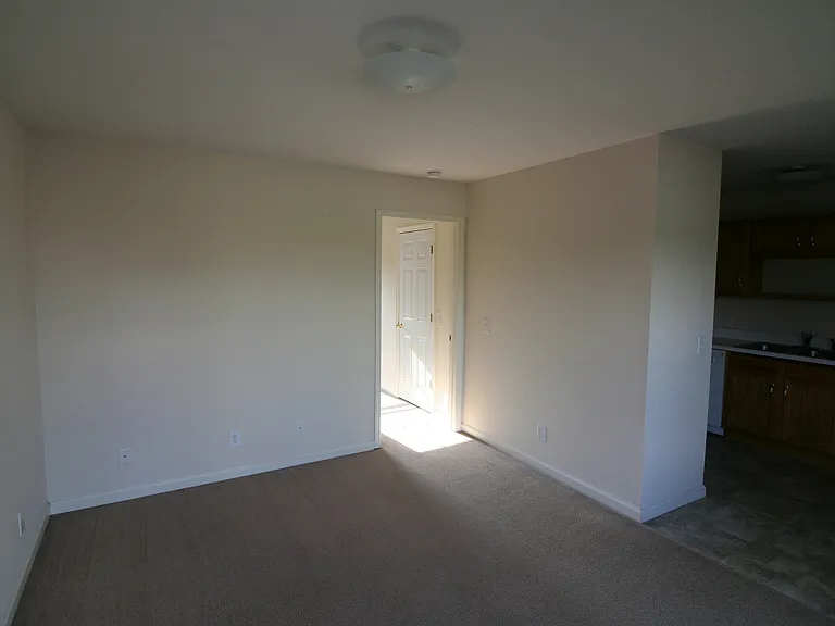 1900 N Willow Ave — Photo 3