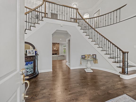 Two-story foyer
