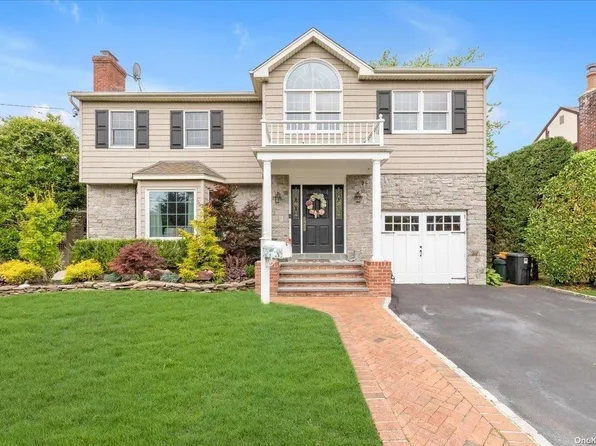 30 Fenton Place, Lynbrook, NY 11563