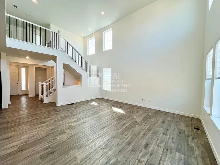 14833 Fairfax St — Photo 4