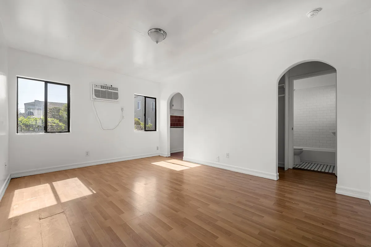 Building Photo - 6000 Lexington Ave