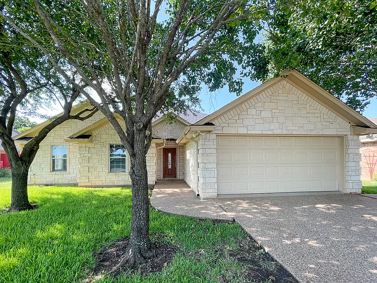 109 Red Oak Rd — Photo 1