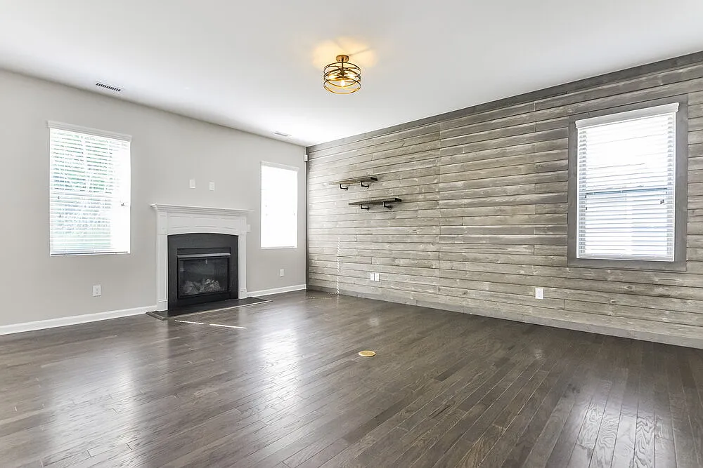 4 bed, 2.5 bath, 2637 sqft, $2,550 — Photo 3