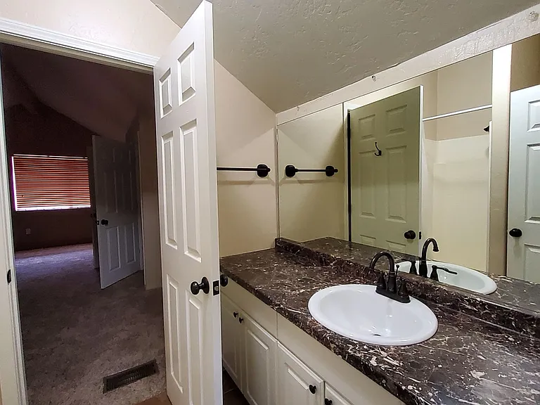 107 W Sherwood Dr — Photo 17