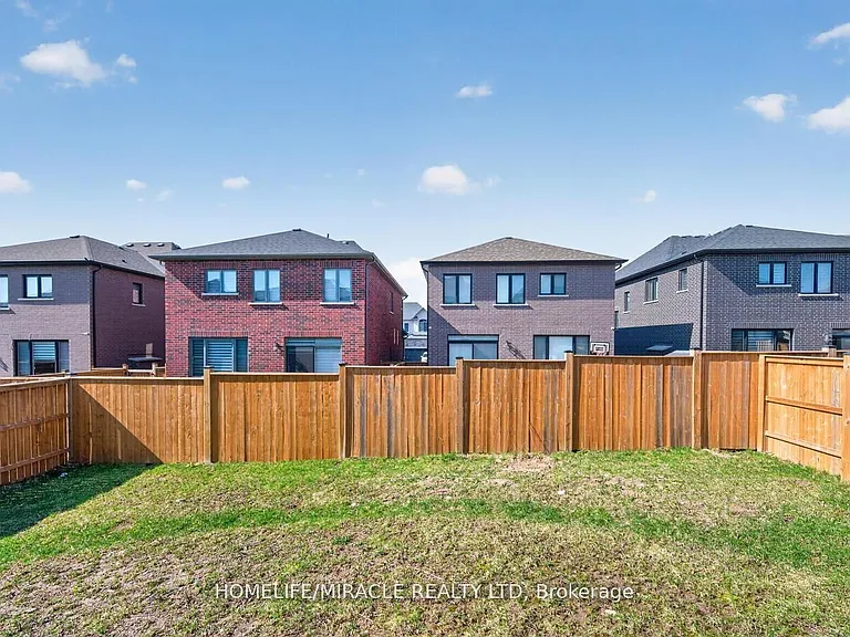 1032 Edinburgh Dr — Photo 47