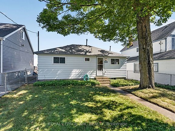 3rd image of 3779 Crystal Beach Dr