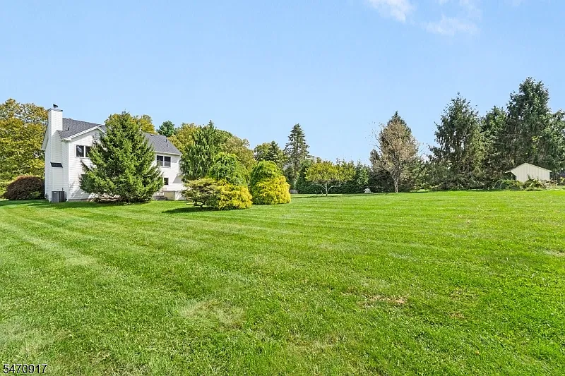 4 bed, 2.5 bath, $4,250 — Photo 2
