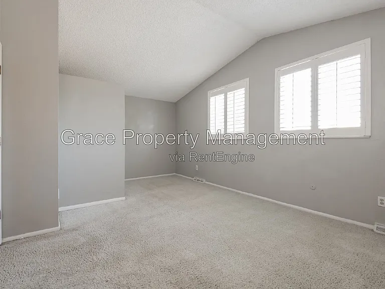 10870 Stuart Cir — Photo 12