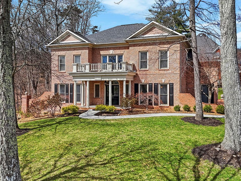 1st image of 1054 Colonial Dr