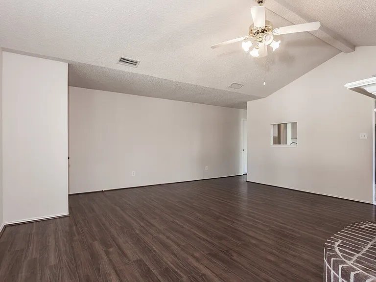 10216 Aurora Dr — Photo 3