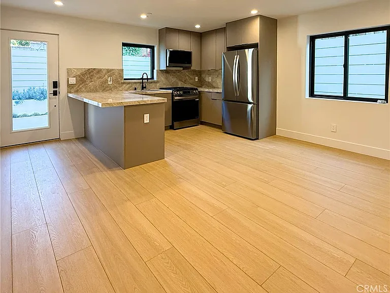 12816 Bloomfield St — Photo 23