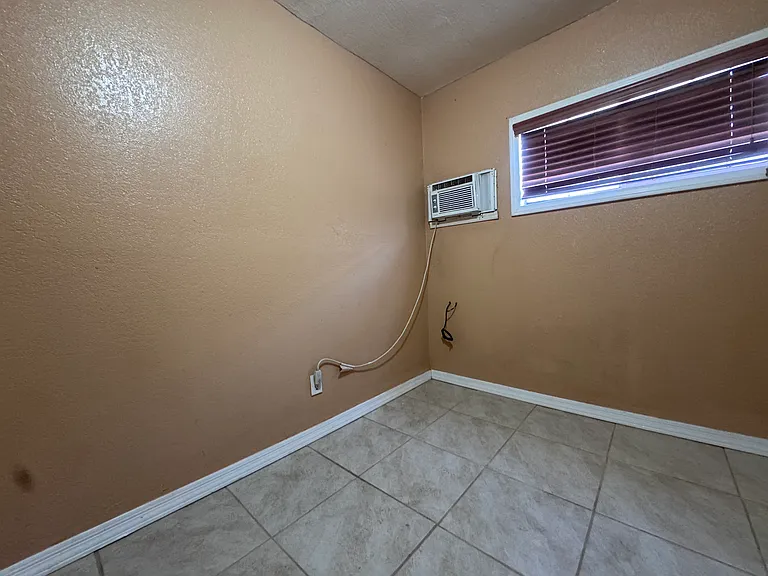 238 E Rice St — Photo 4