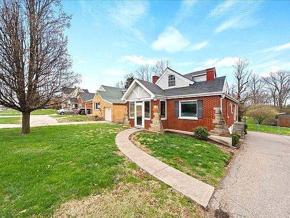 3rd image of 6708 Cheviot Rd