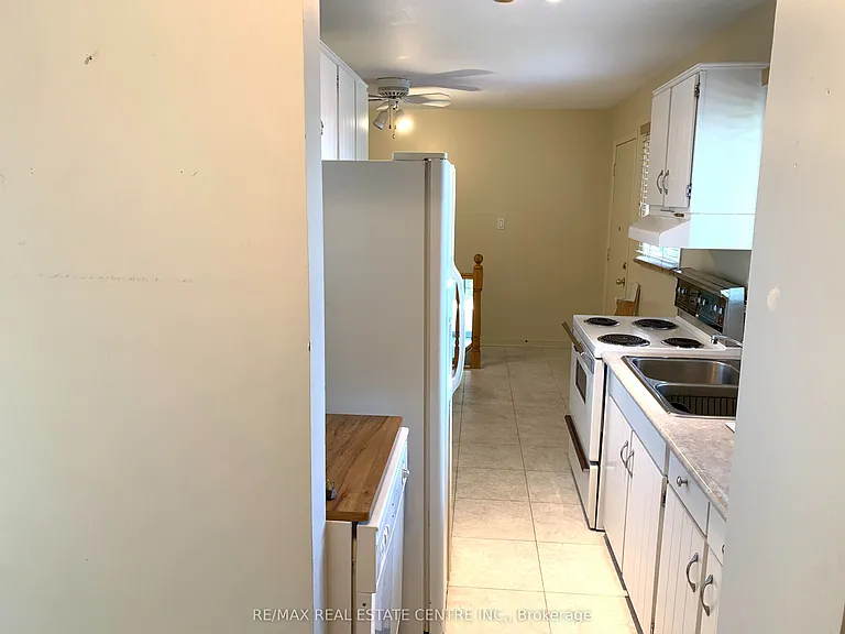 14 Sandsprings Cres — Photo 21