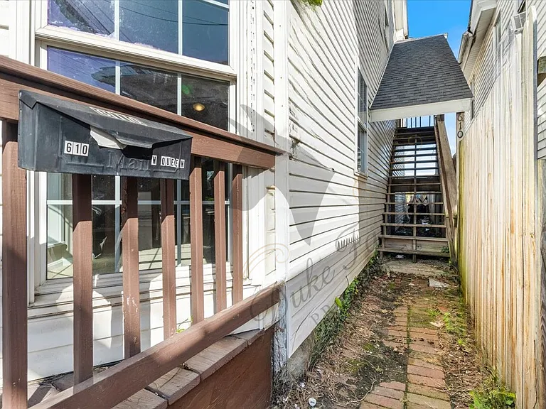 Exterior entrance to the apartment
