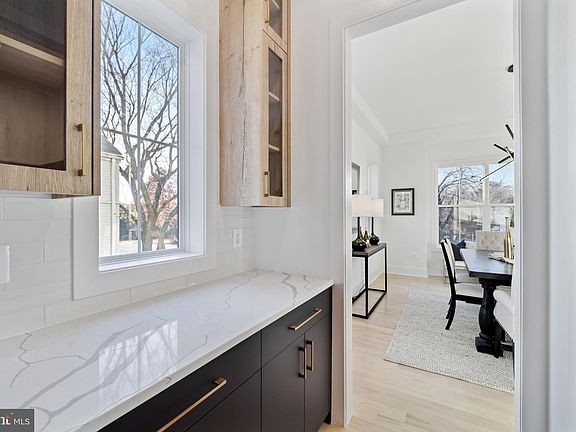 5th image of 1505 N Longfellow St