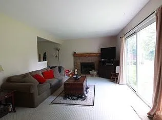 325 Meadowview Ln — Photo 9