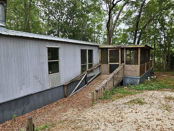 3rd image of 376 Stillwater Rd