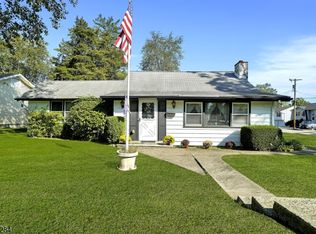122 Lake Shore Dr, Lake Hiawatha, NJ