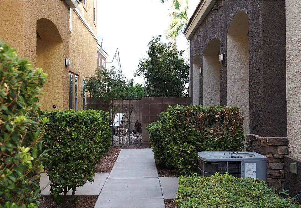9303 Gilcrease Ave #1010