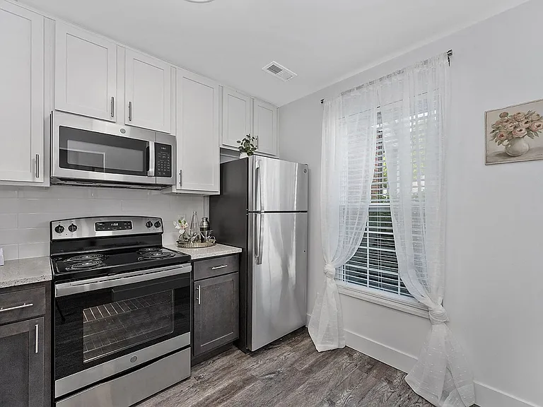 Ivy Hills Living Spaces — Photo 143