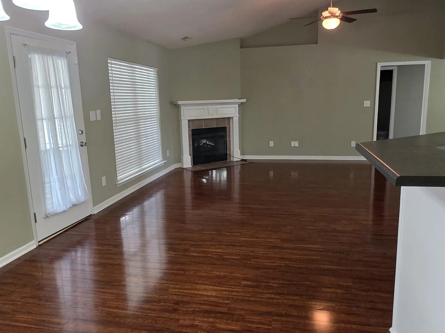 3 bed, 2.0 bath, 1755 sqft, $2,000 — Photo 2