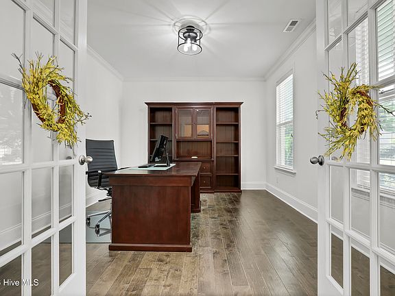 4th image of 204 Waldorf Way