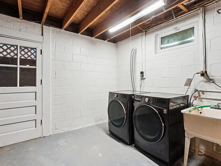 2248 Military Rd — Photo 23