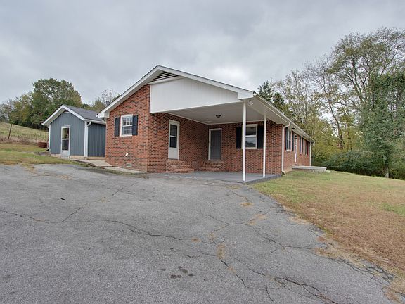3rd image of 31 School House Cir