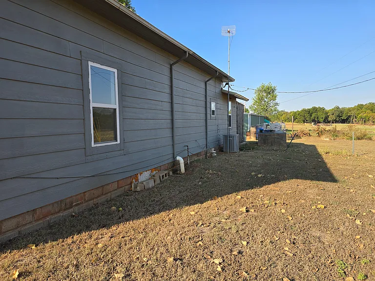 320 N Range Rd — Photo 9