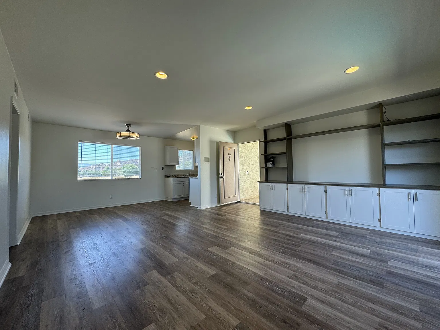 1 bed, 700 sqft, $1,700 — Photo 2