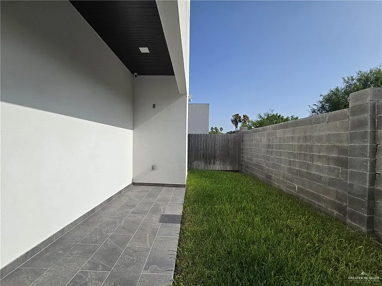 6711 N 11th Ln — Photo 25