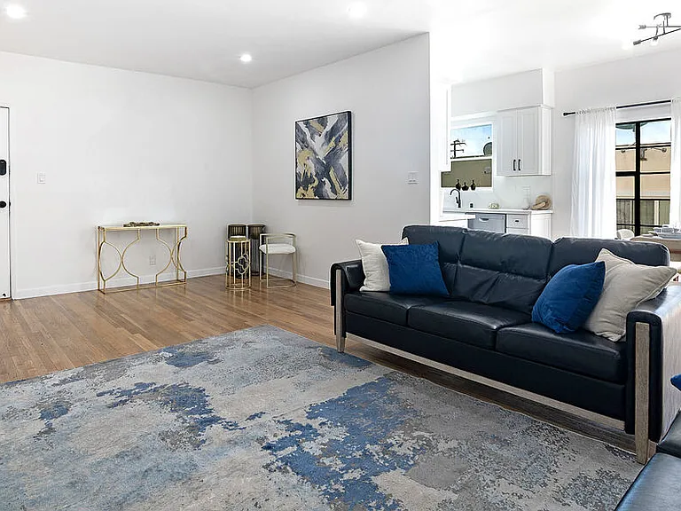 344 S Rexford Dr #4 — Photo 5
