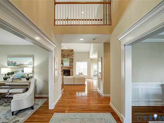 4th image of 504 Hunt Field Rd